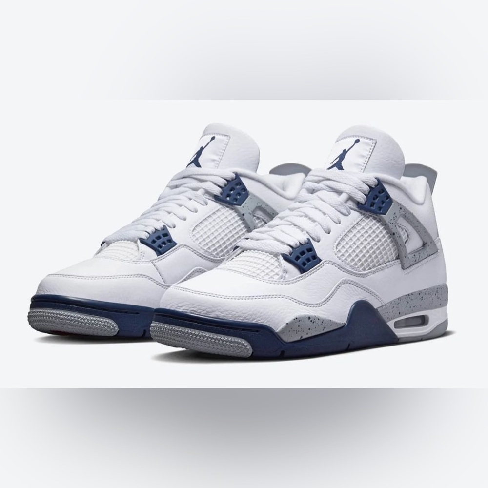 JORDAN 4 retro Mid Midnight Navy! Never worn!! Amazing condition